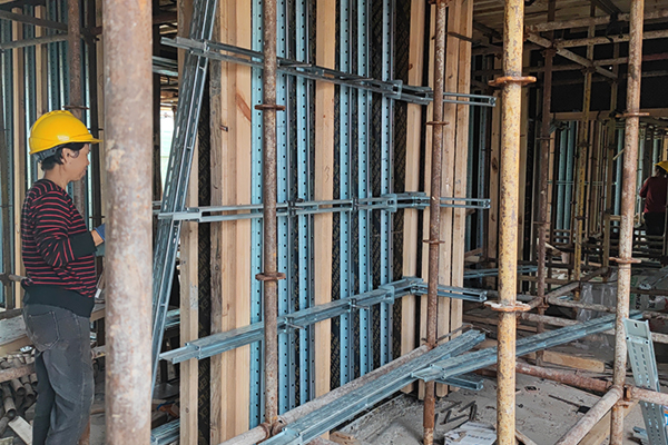 景行木模钢背楞